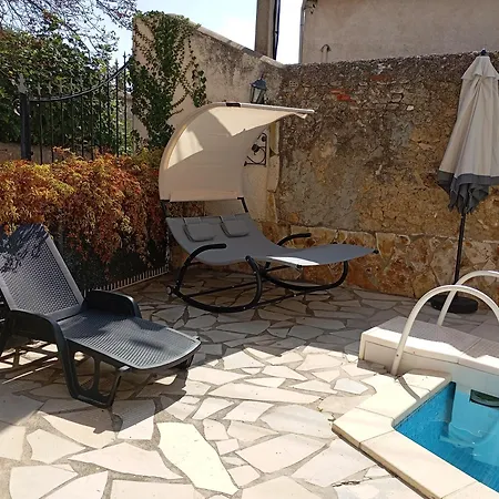 La Maison Des Vendangeurs A Puisserguier